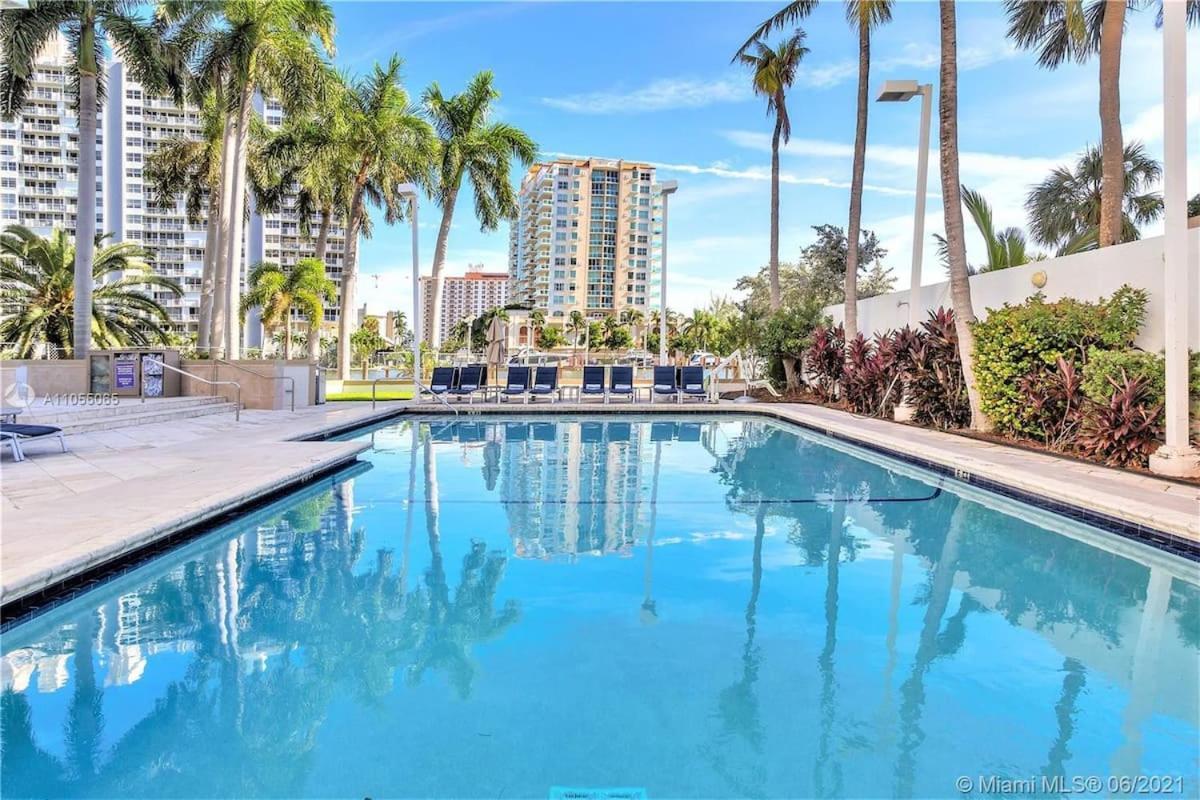 Gallery One - A Doubletree Suites By Hilton Hotel Fort Lauderdale Bagian luar foto