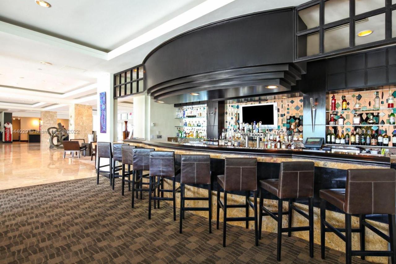 Gallery One - A Doubletree Suites By Hilton Hotel Fort Lauderdale Bagian luar foto