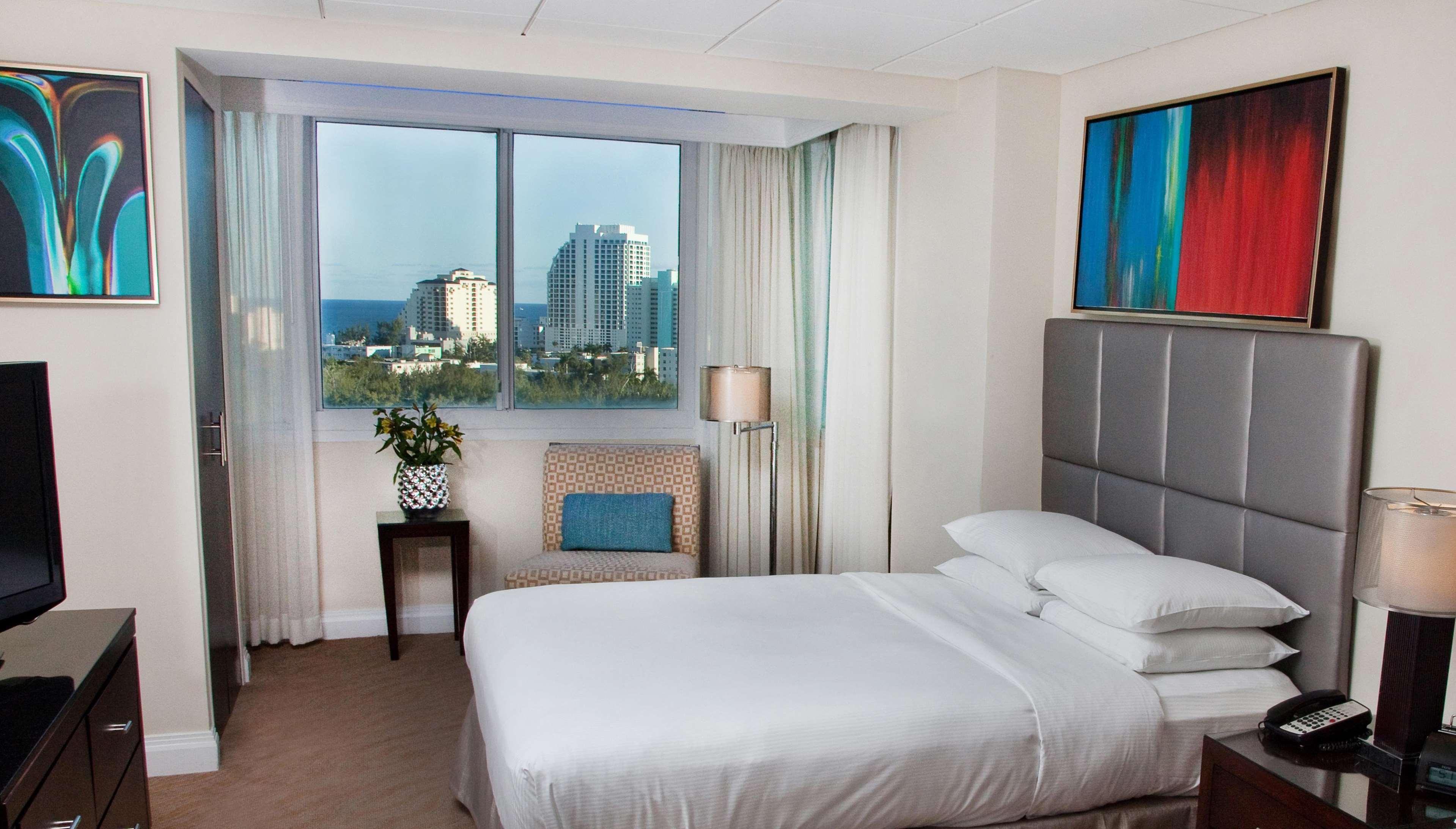 Gallery One - A Doubletree Suites By Hilton Hotel Fort Lauderdale Bagian luar foto
