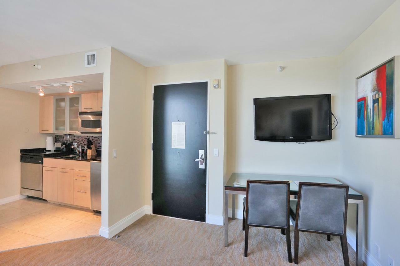 Gallery One - A Doubletree Suites By Hilton Hotel Fort Lauderdale Bagian luar foto